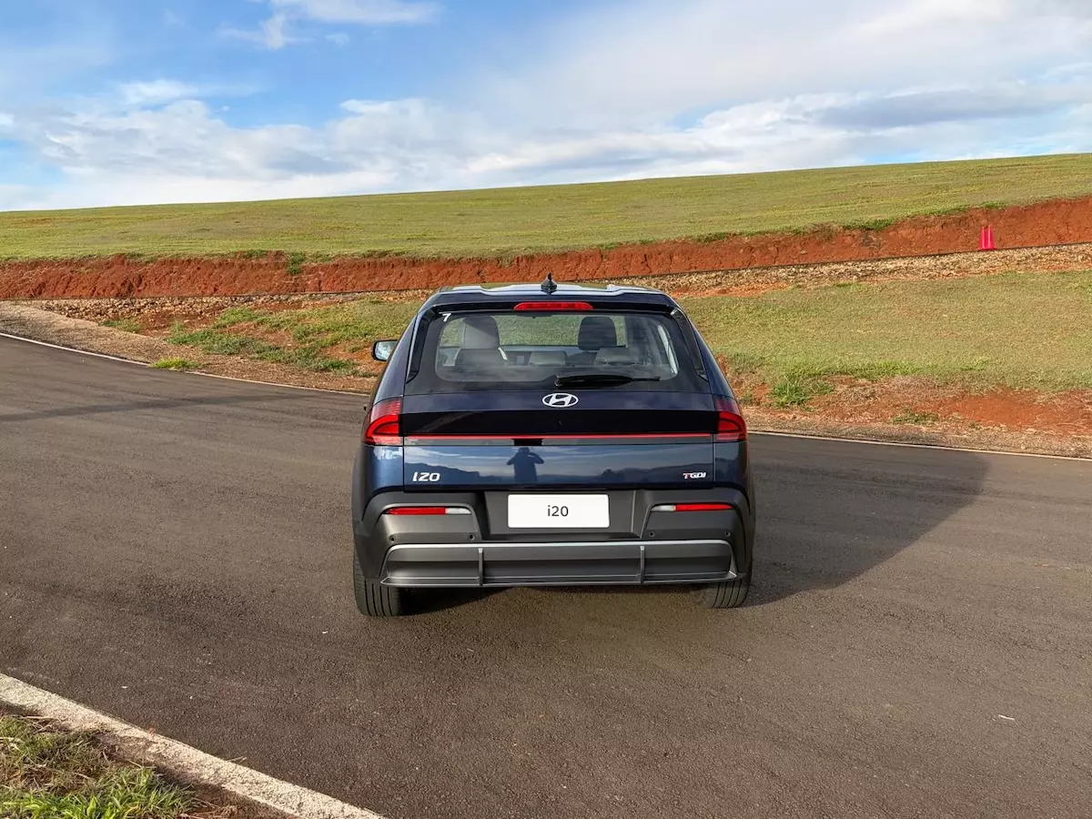 Hyundai i20 estreia no Brasil com seis versões e mira espaço entre HB20 e Creta 11 1781292034 380 Hyundai i20 estreia no Brasil com seis versoes e mira.webp