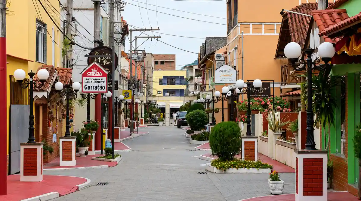 Rua do Lazer no centro de Domingos Martins durante uma viagem pela serra capixaba