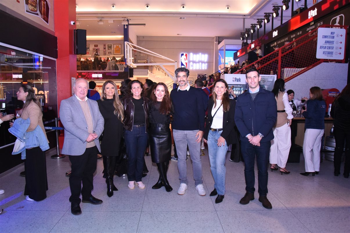Luia Barbacovi, vice prefeito de Gramado, Claudia Mara Borges, da Secretaria de Turismo do Rio Grande do Sul, Carlise Bianchi, da Brocker Turismo, Danielle Meirelles, da Frt, Rogério Meirelles, Any Brocker da Brocker Turismo, e Raphael Ayub, secretário de Turismo do Rio Grande do Sul