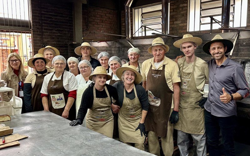 Mais de 200 agricultores de Gramado se envolvem no processo de produção e venda dos pãezinhos de linguiça