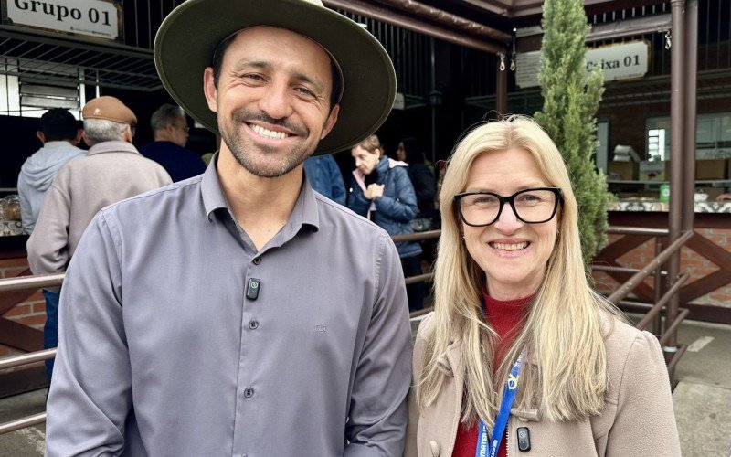 Secretário de Agricultura, Eliézer de Lima, e a chefe do escritório da Emater em Gramado, Janete Basso