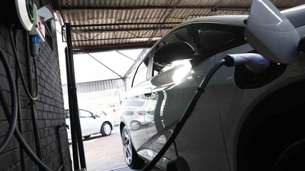 Modelo elétrico é o terceiro carro mais vendido no RS em 2026; veja o ranking completo