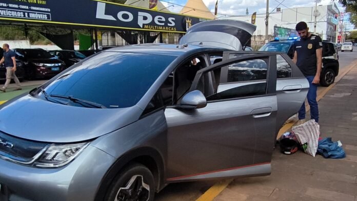 Jovem é preso com carro elétrico adulterado no Centro