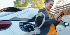 Curiositando 16 Mulher de carro elétrico