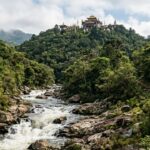 Curiositando 2 Templo tibetano no alto da montanha e corredeiras de classe III no vale: a cidade gaúcha a 25 km de Gramado que virou capital da aventura - Brasil 247