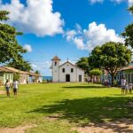 Curiositando 7 Um Quadrado gramado com 200 metros e casinhas coloridas do século XVI: a vila baiana eleita um dos 15 melhores lugares do planeta - Brasil 247