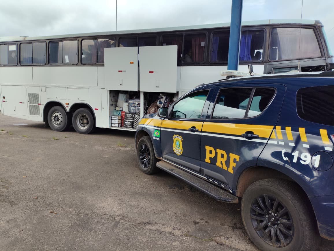 Motorista e três passageiros de ônibus de turismo são presos durante viagem no RS
