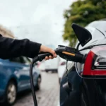 Carros elétricos pegam