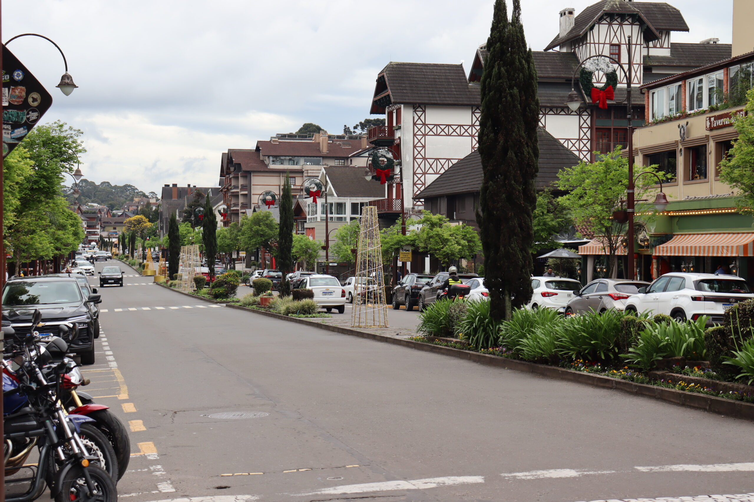Feriado prolongado e ruas já decoradas para o Natal Luz devem movimentar o turismo em Gramado
