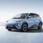 O BYD Dolphin Mini, um dos el&eacute;tricos mais acess&iacute;veis, lidera vendas no mercado brasileiro