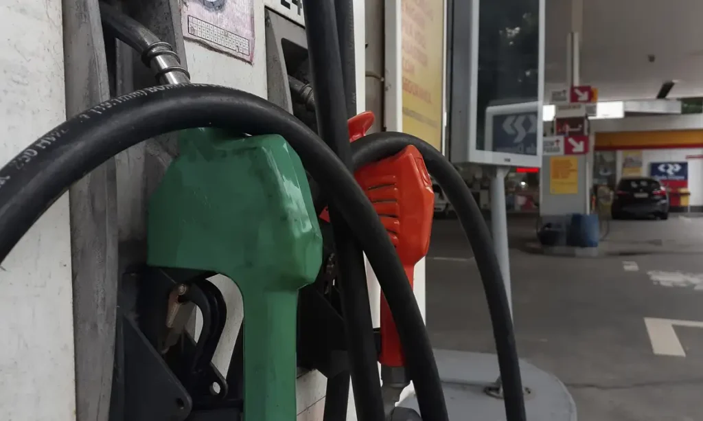 Alta dos combustíveis levam 87% brasileiros a considerar compra de carros elétricos