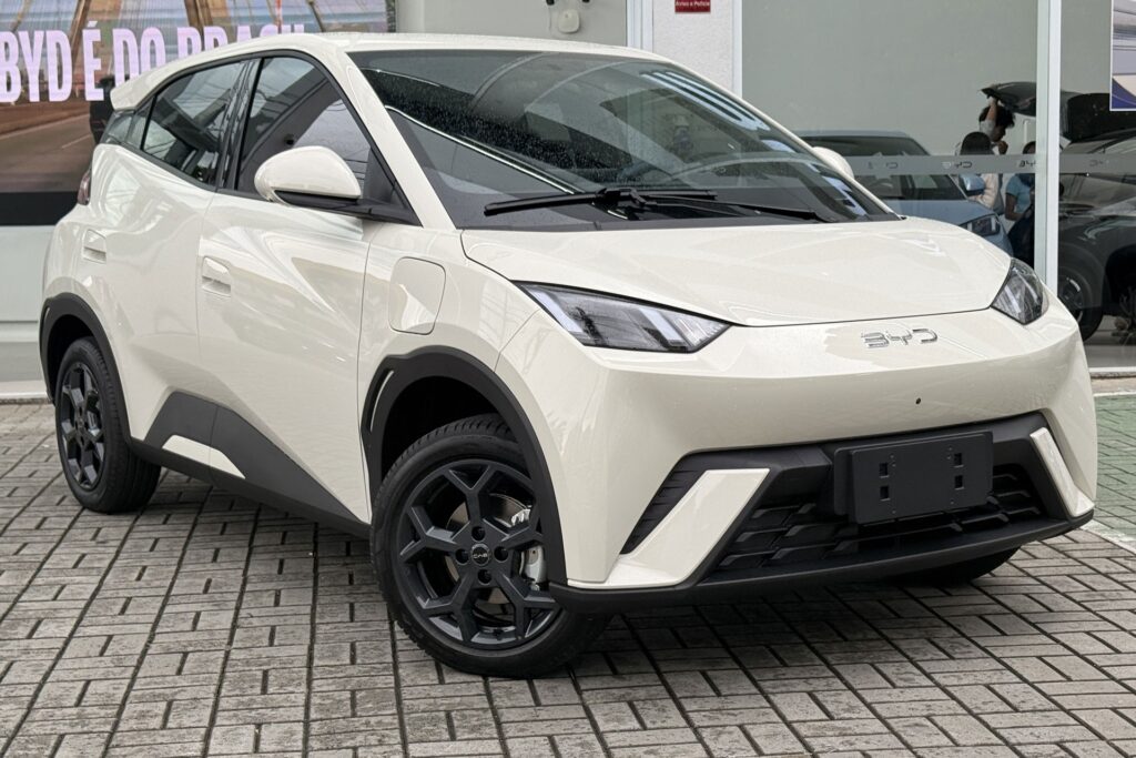 BYD Dolphin Mini 2027 chega às lojas com novidades; veja tudo que muda | Lançamentos de carros