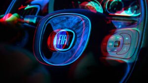 Fiat apresenta microcarro elétrico de quatro lugares inspirado em modelo dos anos 1950